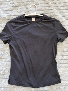 Musera Black Crewneck T-Shirt